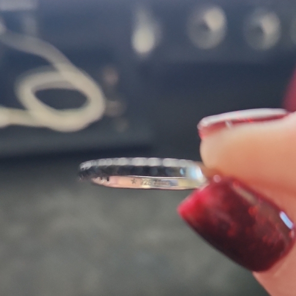 Elegant Simple Black Diamond Ring - Picture 4 of 5